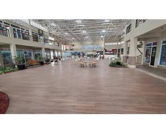 Bridgeview Safe Vacation Home - Portmore - Lobby
