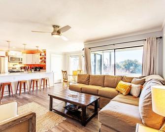 Copper Cay Family Friendly Central Location - Destin - Living room