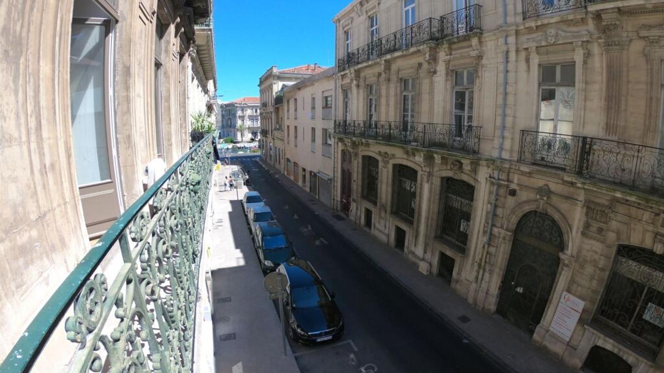 Georges Hostel & Café