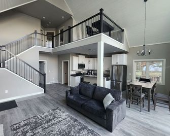 Lake Sherwood Chalet, Near Sand Valley - Nekoosa - Living room