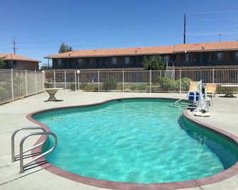 Applegate Inn - Atwater - Piscina