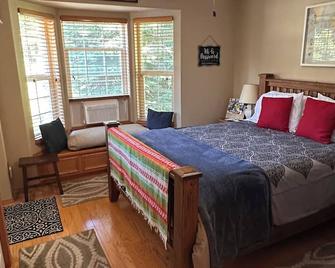 Hayden Hideaway - Quiet, Comfortable and Private - Coeur d'Alene - Bedroom