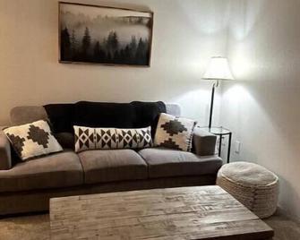 Perfect for traveling professionals! pet friendly - Aberdeen