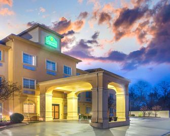 La Quinta Inn & Suites by Wyndham Fort Smith - Fort Smith - Edificio