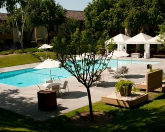 The Hotel Fresno - Fresno - Piscina