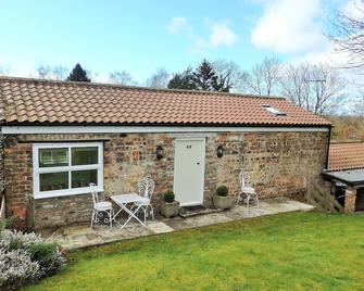 Cosy Cottage With Exposed Beams, Private Garden And Countryside Views - Knaresborough - Patio