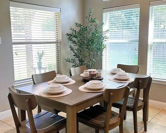 Cozy 4bdrm 3bath Home in The Woodlands - Magnolia - Essbereich