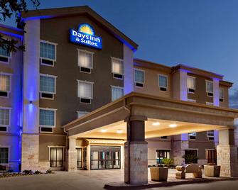 دايز إن آند سويتس من ويندهام سان أنطونيو بالقرب من مركز فروست بانك - سان انطونيو - مبنى