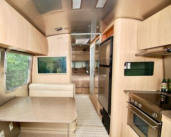 1-bedroom mobile home just 7 minutes to Santa Barbara Zoo - Carpinteria - Wohnzimmer