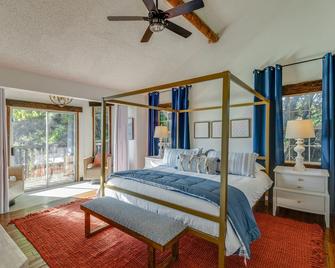 Lakefront Estate Two Houses In One With - Wylie - Bedroom