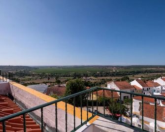 Hotel Solar dos Lilases - Mora - Balcón