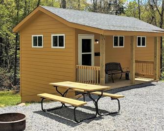 Sleeps up to 4, kitchenette, full bathroom, fire ring/picnic table, air conditioned/heated. - Fayetteville - Binnenhof