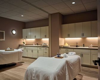 Toile & Bubble Rose Suite - Cumming - Spa