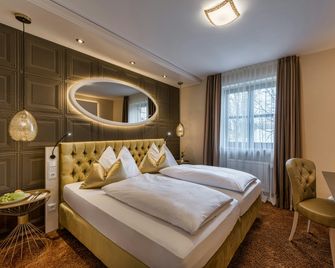 Hotel Gasthof Schäfflerwirt - Ашхайм - Спальня