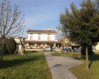 House Degli Angeli Rooms - Santa Maria degli Angeli - Gebäude