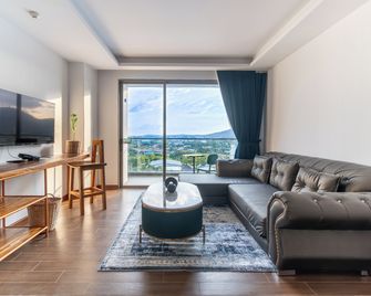 The Blue Hotel - Chalong - Sala de estar