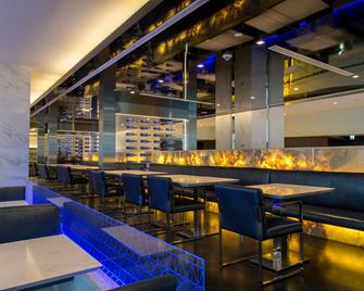 إنتركونتننتال لواندا ميرامار، آن آي آيتش جي هوتل - لواندا - بار
