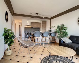 Quiet apartment with pool and close to the beach. - Sainte-Maxime - Soggiorno