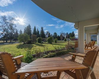 Parklands Motel & Apartments Te Anau - טה אנאו - מרפסת