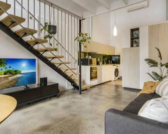 Mullum Haven 3 - Central & Stylish Townhouse - Mullumbimby - Living room