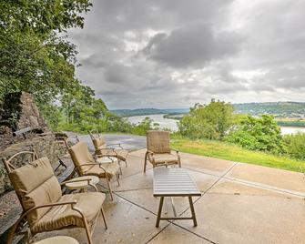 Queen City Sanctuary with Views, 3 Mi to Downtown! - Cincinnati - Patio