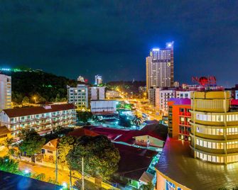 Nova Platinum Hotel - Pattaya - Vista del exterior