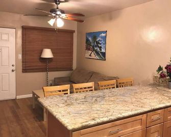Ocean View Condos - Mission Beach - San Diego - Comedor