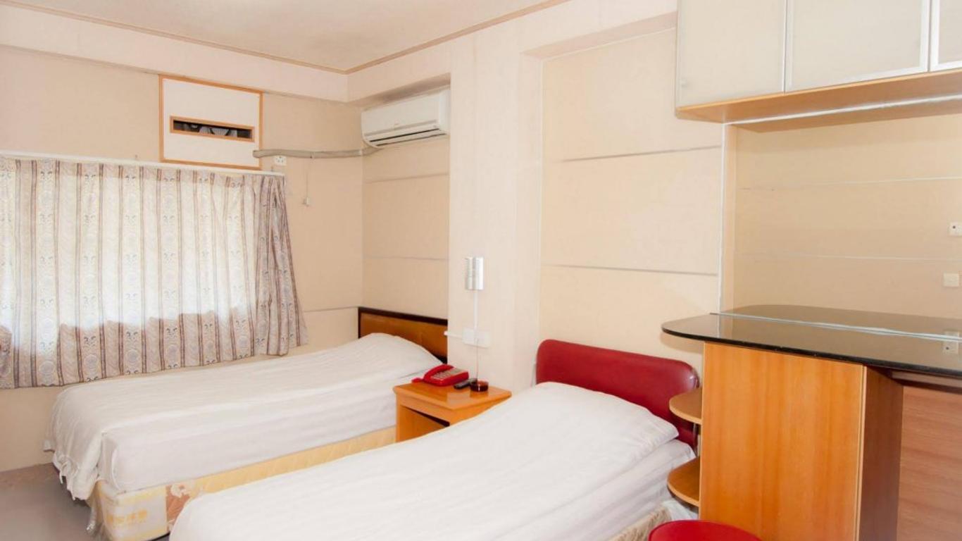 Holiday Hotel