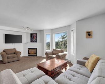 Steps from Perfection run. - Big White - Sala de estar