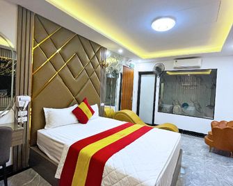 Queen Hotel - Mo Lao - Hanoi - Bedroom