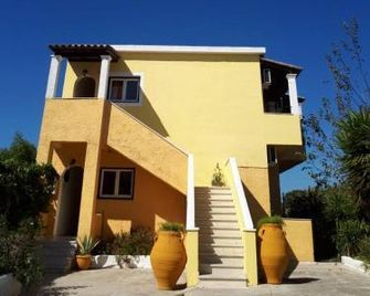 Chrysanthi Melitsa apts. - Sidari - Edificio