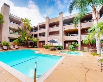 Pacific Cove | Pool & Hot Tub, Fitness Center | Walk to Beach & Dining - Los Angeles - Pool