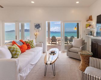 Chmada Beach Villa - Chic New Luxury Beachfront Villa With Pool & Hot-Tub - West End - Salon