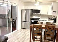 Lovely 2 bedroom condo with pool - Ocean City - Kitchen
