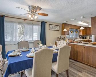 Lake Front @ Pine Lake w/ Kayaks & Paddle Boat - Plainwell - Comedor