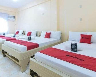 RedDoorz @ Goldland Spring Resort Urdaneta City - Urdaneta - Bedroom