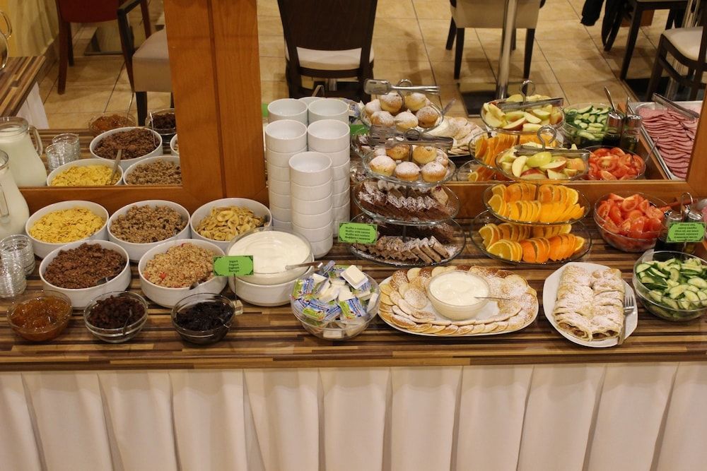 Gallery Hotel Sis - פראג - בופה