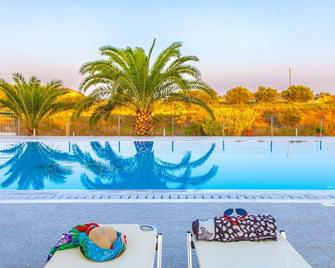 Nautilus Hotel - Lixouri - Piscina
