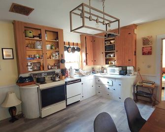 'HarborGlow Lodge' at Corea - Coastal home w/water views! Near Schoodic/Acadia. - Gouldsboro - Cocina