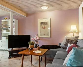 Awesome Home In Randers Sv With Wifi - Randers - Living room
