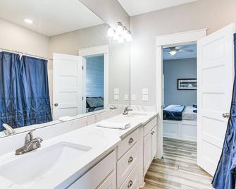 The Beach House Bolivar Peninsula Family Getaway - Crystal Beach