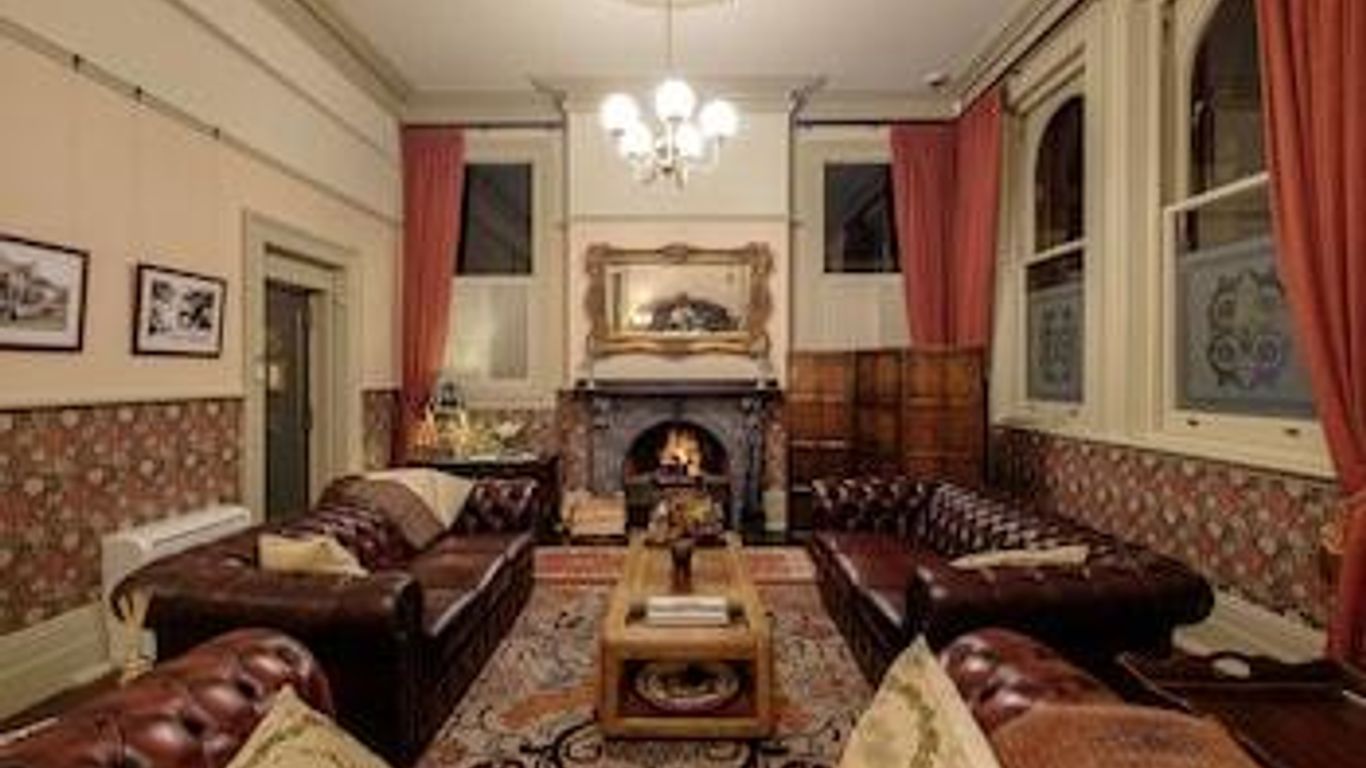 Old Bank Boutique Hotel