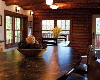 Cozy Lakeside Log Cabin with fireplaces / Central AC on Manitowish Waters Chain. - Manitowish Waters - Dining room