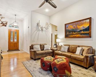 Glacier Retreat Home & Stunning Meadow Lake Golf Views - Columbia Falls - Huiskamer