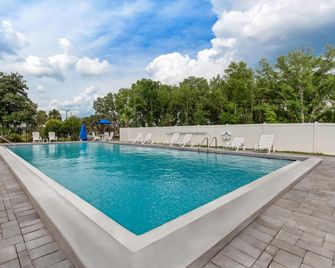 Quality Inn & Suites Ocala I-75 - Ocala - Piscina