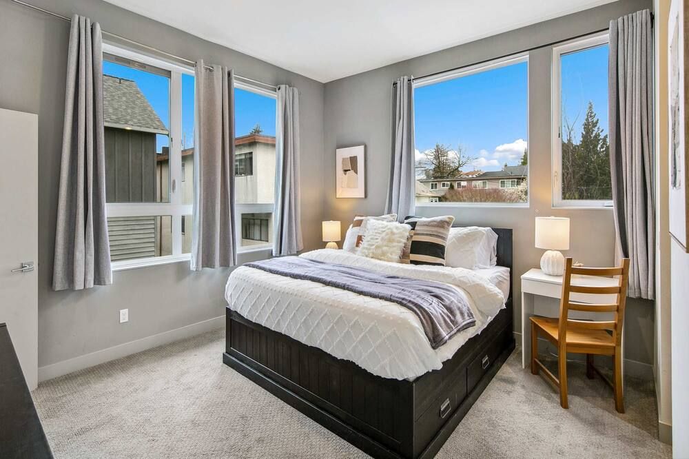 Lake & City View Modern Retreat w AC - سياتل - غرفة نوم