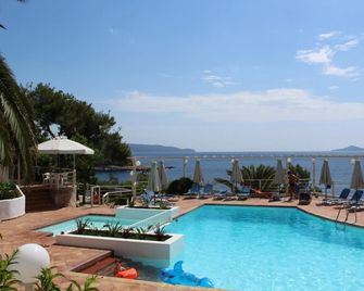 Paradise Hotel - Patitiri - Piscina
