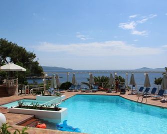 Paradise Hotel - Patitiri - Piscină