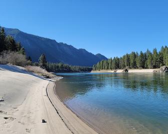 Riverview House at The Riverfront - Thompson Falls - Beach