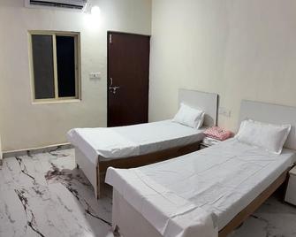 Bssn Guest House - Gwalior - Bedroom